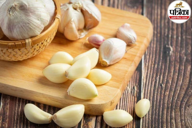 side effects of garlic on empty stomach, how to eat garlic on empty stomach,