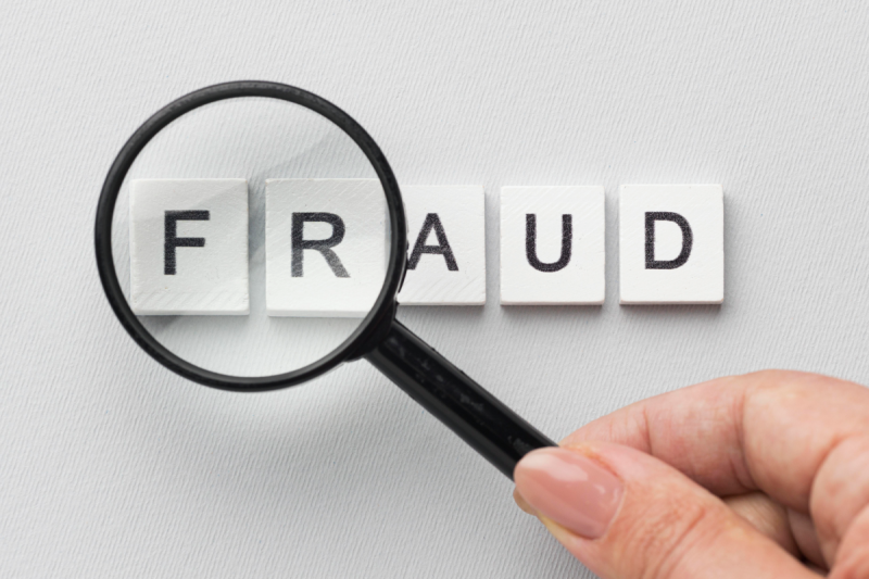 Fraud (photo-patrika)