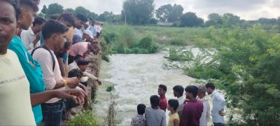 जीवंत हुई जगर नदी बांध पर चादर से बढ़ा बहाव, पाली एनीकट से गंभीर में जाएगा पानी