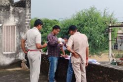 पति ने पत्नी की गंडासे से कर दी हत्या, गर्दन पर किए 3-4 वार, आरोपी हिरासत में - image