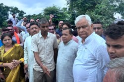 पिपलोदी स्कूल हादसे के पीड़ित परिवारों को किरोड़ी लाल ने दी आर्थिक सहायता, जेल
में पूर्व MLA से की मुलाकात - image