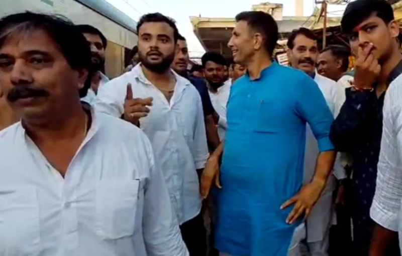 PCC Chief Jitu Patwari raced to the platform to catch the Vande Bharat Express