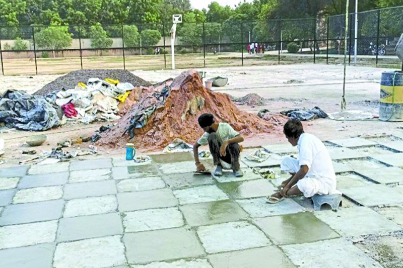 The playing field came on the 'floor' before the start