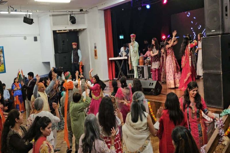 लंदन में घूमर