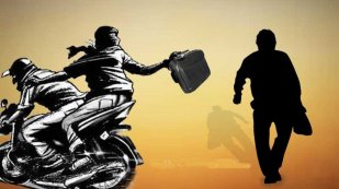10 lakh rupees robbed in broad daylight in Mhow in MP