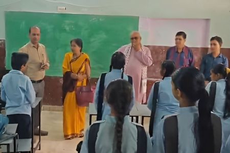 9वीं के स्टूडेंट नहीं बता पाए CM का नाम, भड़के मदन दिलावर; शिक्षक को मोबाइल  चलाते देख लगाई फटकार | Patrika News | हिन्दी न्यूज
