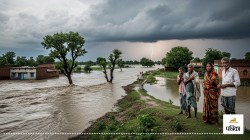 मुरादाबाद में रामगंगा का जलस्तर खतरनाक स्तर पर, गांवों में बाढ़ का हाई-अलर्ट
जारी, ग्रामीणों में डर का माहौल - image