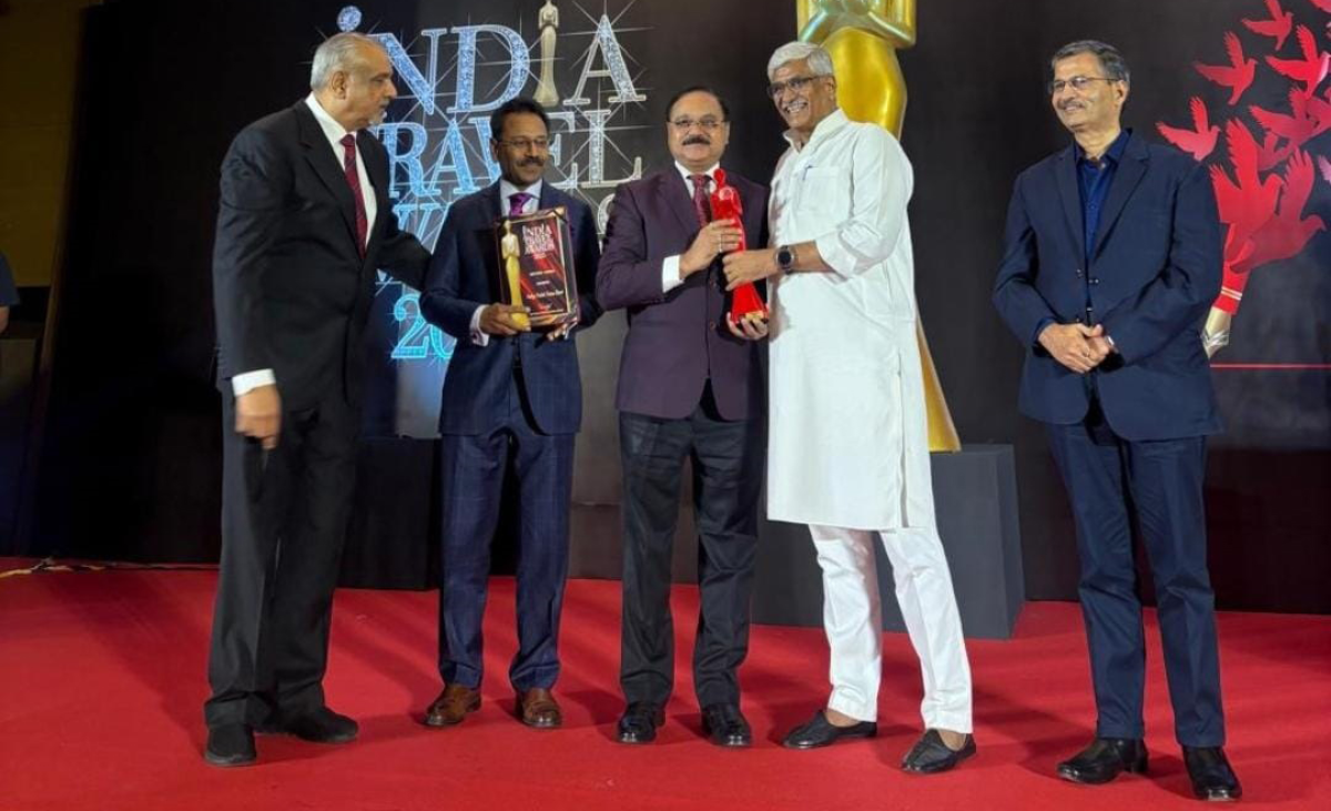 Tourism Minister Gajendra Singh Shekhawat gave award to MP in India Travel Awards 2025