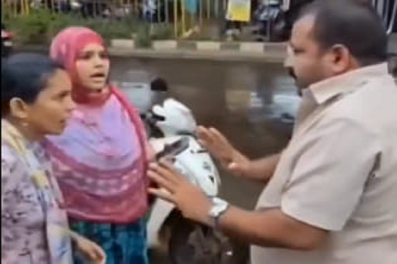 Maharashtra Woman beats driver for sending obscene video