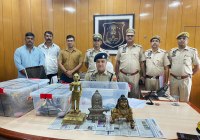 मंदिर से चोरी मूर्तियां व चांदी के गहने बरामद