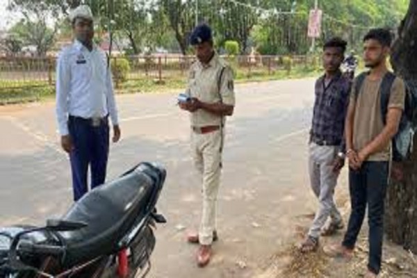 CG News: शहर का यह चौक हेलमेट जोन घोषित, बिना हेलमेट वालों से 2 दिन में 1 लाख से अधिक की वसूली