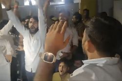 ‘गुंडा’ कहने पर भड़के एबीवीपी कार्यकर्ता, मंत्री ओपी राजभर के आवास पर काटा बवाल,
जमकर चले ईंट-पत्‍थर - image