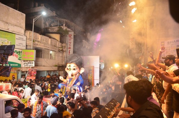 CG Ganesh Jhanki 2025: रायपुर में गणेश झांकी 2025 की भव्य रौनक, देखें Photo..