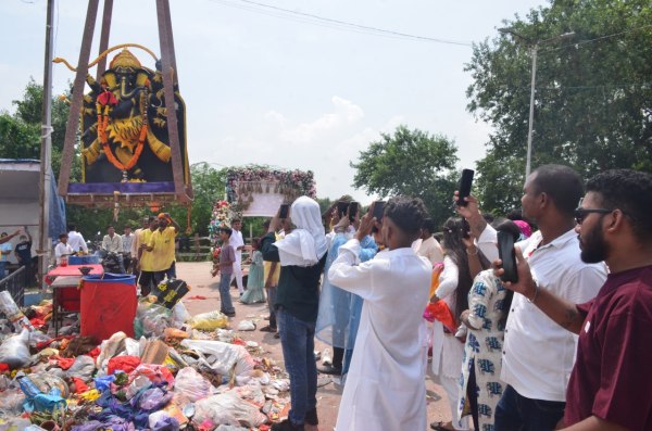 अगले बरस तू जल्दी आ… के स्वर से गूंजा रायपुर, विसर्जन पर महादेवघाट में उमड़ी, देखें Photo