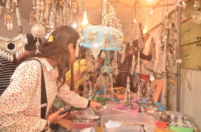 Garba Time: 8 महीने से 50 साल तक के लिए परिधान, 300 से 1500 रुपए तक किराया, Photo...