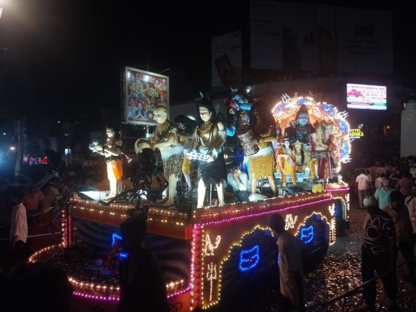 CG Ganesh Jhanki 2025: रायपुर में गणेश झांकी 2025 की भव्य रौनक, देखें Photo..