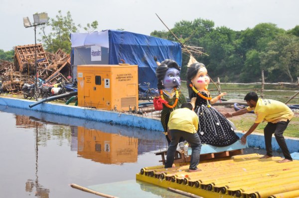 अगले बरस तू जल्दी आ… के स्वर से गूंजा रायपुर, विसर्जन पर महादेवघाट में उमड़ी, देखें Photo