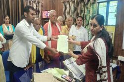 गंदगी और बदहाल रास्तों से परेशान ग्रामीणों ने किया प्रदर्शन, उपखंड अधिकारी को
सौंपा ज्ञापन - image