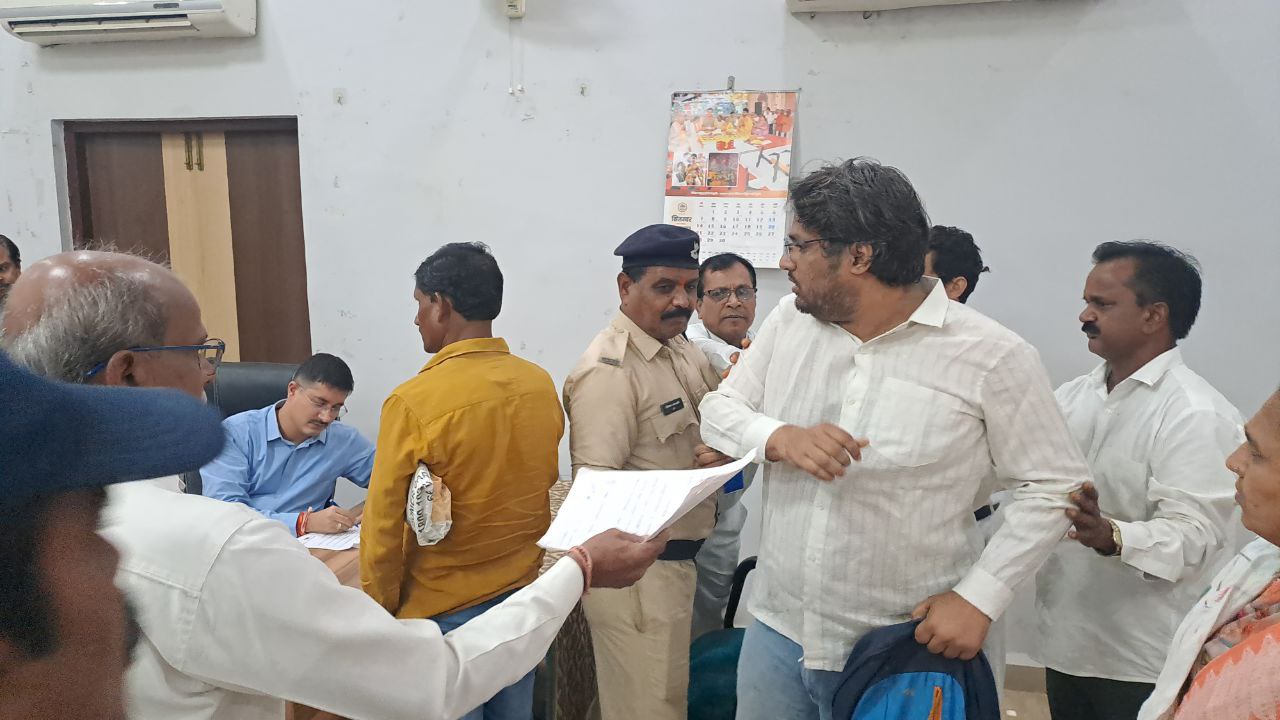 कलेक्टर से पूछ बैठा युवक- साहब… 2040 में आइएएस की परीक्षा किस तरह होगी…