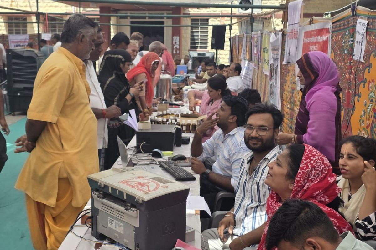 शिविर में हर विभाग के कार्मिक मौजूद, दिनभर रहा शहरवासियों का जमावड़ा, पट्टों के लिए ज्यादा भागदौड़