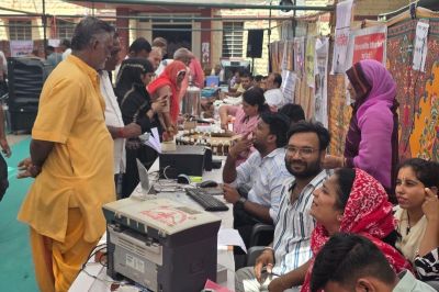 शिविर में हर विभाग के कार्मिक मौजूद, दिनभर रहा शहरवासियों का जमावड़ा, पट्टों के लिए ज्यादा भागदौड़