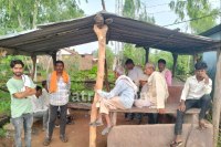 youth wrote note on his palm before hanging himself katni mp news