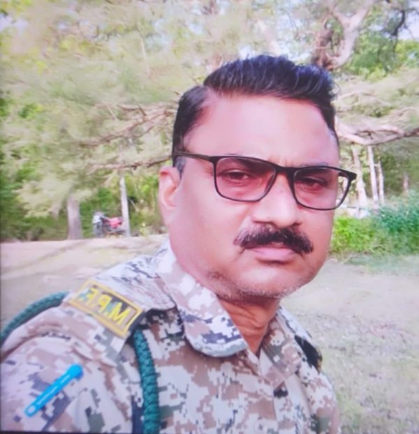 वनग्राम नवेगांव के राजेंद्र से विस्थापन की राशि के नाम पर मांगी थी रिश्वत - पैसे कम पड़े तो ले रहा था बैंक से निकलवाकर