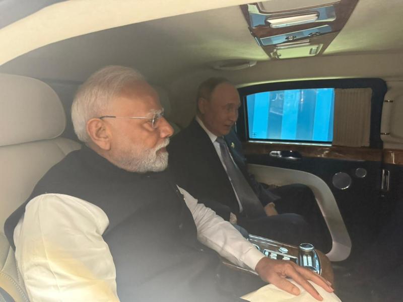 Indian Prime Minister Narendra Modi and Russian President Vladimir Putin travel in same car