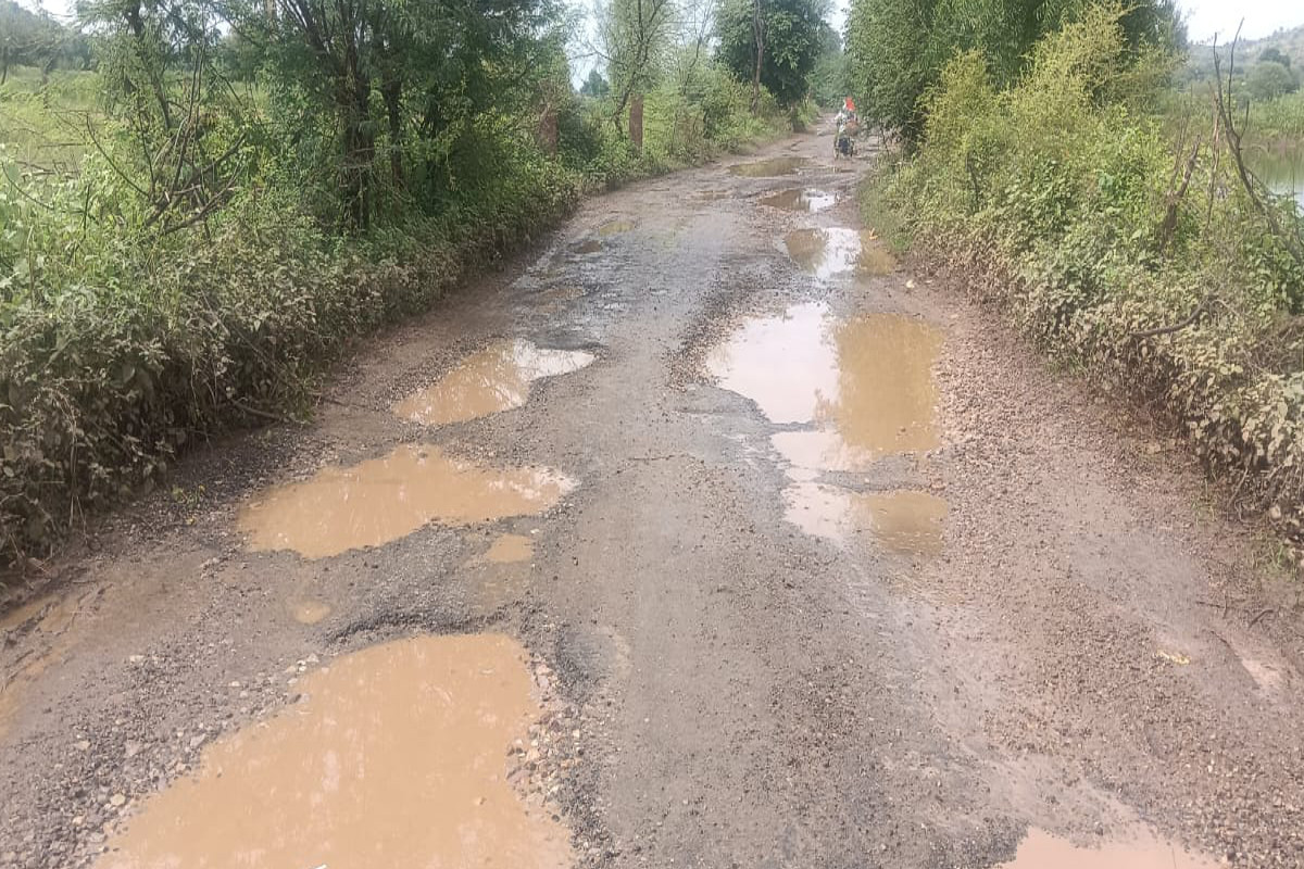 road broke in Karauli