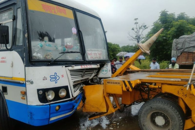 roadways bus accident in palsana