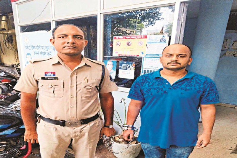 फर्जी पुलिस गिरफ्तार (Photo source- Patrika)