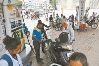 ‘नो हेलमेट, नो पेट्रोल’ पर नहीं बरती सख्ती (Photo source- Patrika)