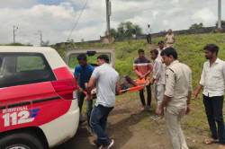 पटरियों पर मिली महिला की लाश, 1 किमी. दूर झाड़ियों में घायल मिला युवक - image