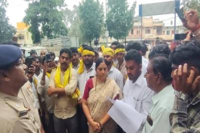 bjp leader accused tribal woman constable case jays mp news