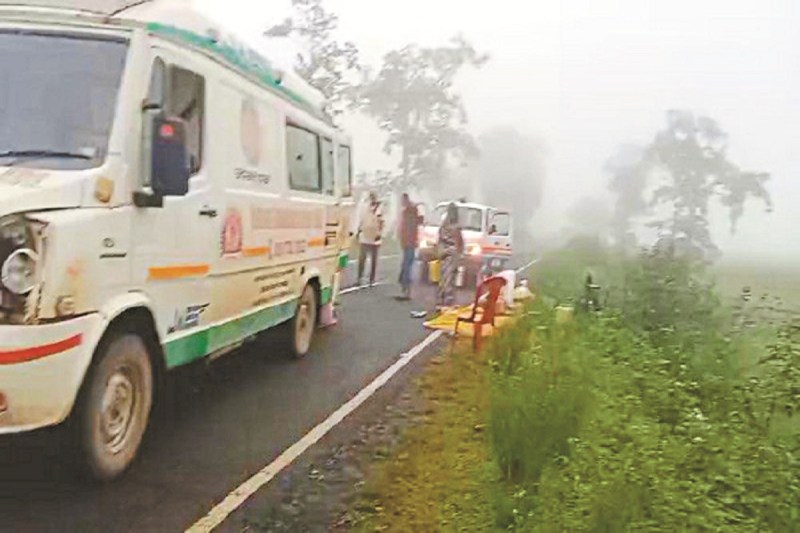 CG Accident: अनियंत्रित होकर पलटा टूरिस्ट वाहन, प्रयागराज से लौटने के दौरान हुआ हादसा, 17 लोग थे सवार