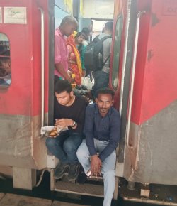 टीटीई की अब नहीं चलेगी मनमानी, बायोमेट्रिक से हाजिरी - image