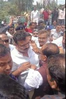 खाद पर सियासत: कांग्रेस विधायक ने केंद्रीय मंत्री का काफिला रोका, शिवराज बोले- सरकार से करूंगा बात