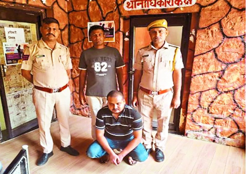 करीब दो माह तक दोनों में बातचीत हुई। इस दौरान उसने 7 लाख रुपए ले लिए और बातचीत बन्द कर मोबाइल ब्लॉक कर दिया। इसके बाद महिला को ठगी का पता लगा।