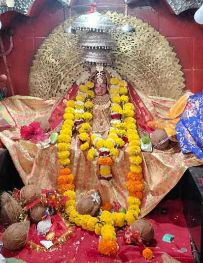 विभिन्न मनोकामनाएं लेकर पहुंच रहे श्रद्धालु