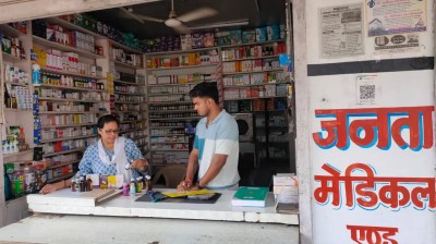 दवा विक्रेताओं की ली बैठक, अमानक दवाइयों के बिक्री संबंधी दिए जरूरी दिशा निर्देश