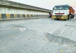 कस्बे के नजदीक में बह रही पार्वती नदी की पुलिया की सडक़ वर्तमान में खस्ताहाल स्थिति में है। इस पुलिया का निर्माण तकरीबन 32 वर्षों पहले किया गया था। वर्तमान में इस पुलिया की हालत इतनी बुरी है कि दुर्घटना होने के साथ साथ वाहन चालकों को जनहानि होने का भी डर सताने लगा है।