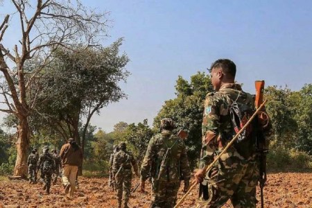 CG News: नेशनल पार्क क्षेत्र में सुरक्षा बलों की बड़ी कार्रवाई, 6 नक्सलियों को किया ढेर, एक पकड़ाया