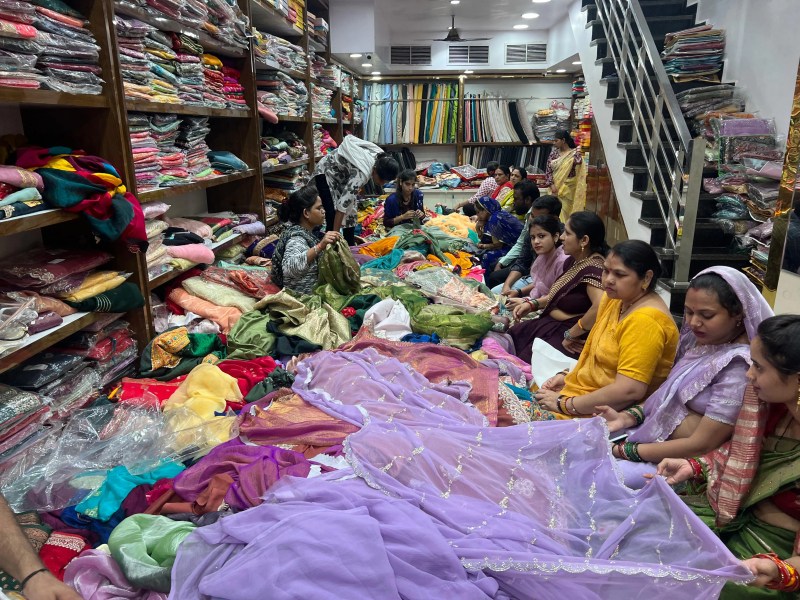 Karwa Chauth: Women flock to the market to buy sarees, bookings at beauty parlors too