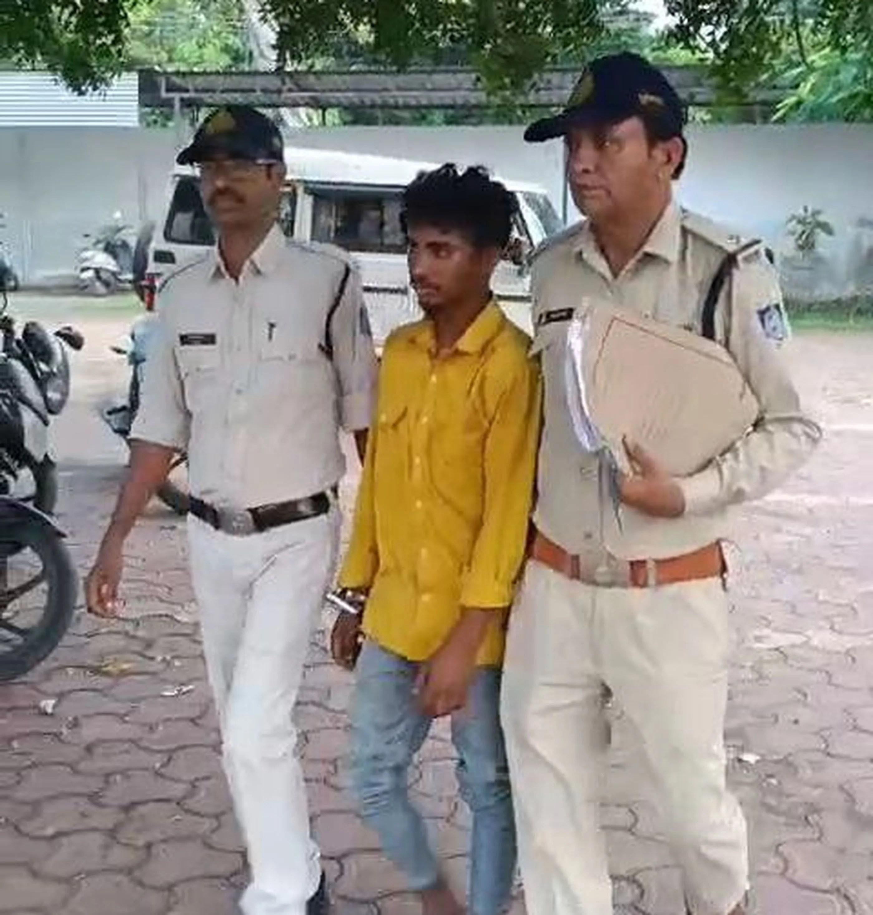 ट्रैक्टर ट्राली पलटाने वाले आरोपी ड्राइवर को भेजा जेल
