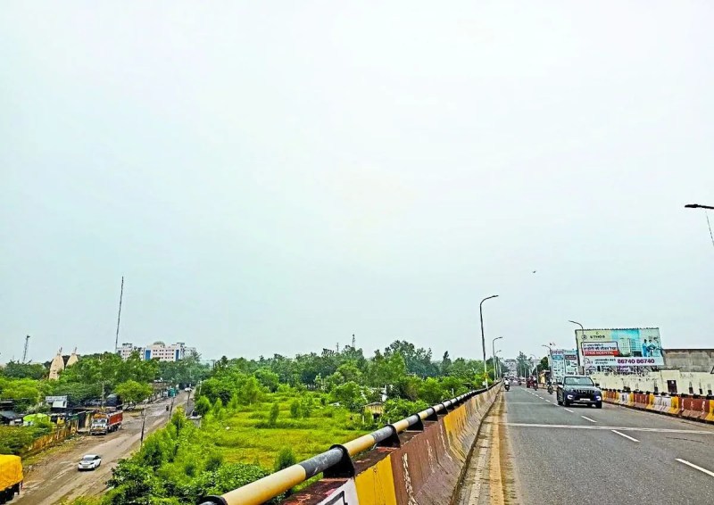 रविवार की शाम को शुरू हुई बारिश का दौर 30 घंटों से भी अधिक समय तक जारी रहा। इससे तापमान में कमी आई और लोगों ने ठंडक महसूस की। हालांकि इससे मौसम सुहावना हो गया है। सुबह-शाम की ठंड के बीच अब मौसम विभाग ने बुधवार को भी बारिश का अलर्ट जारी किया है।