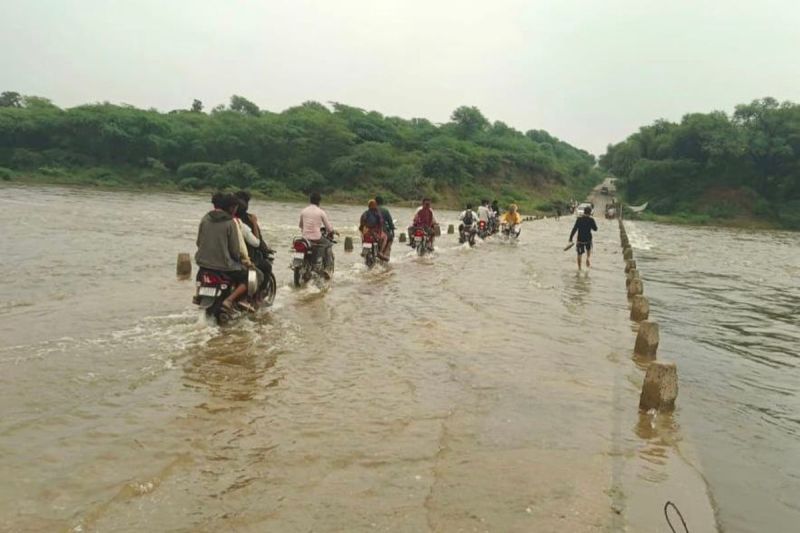 Cold winds brought chill, temperature dropped by eight degrees