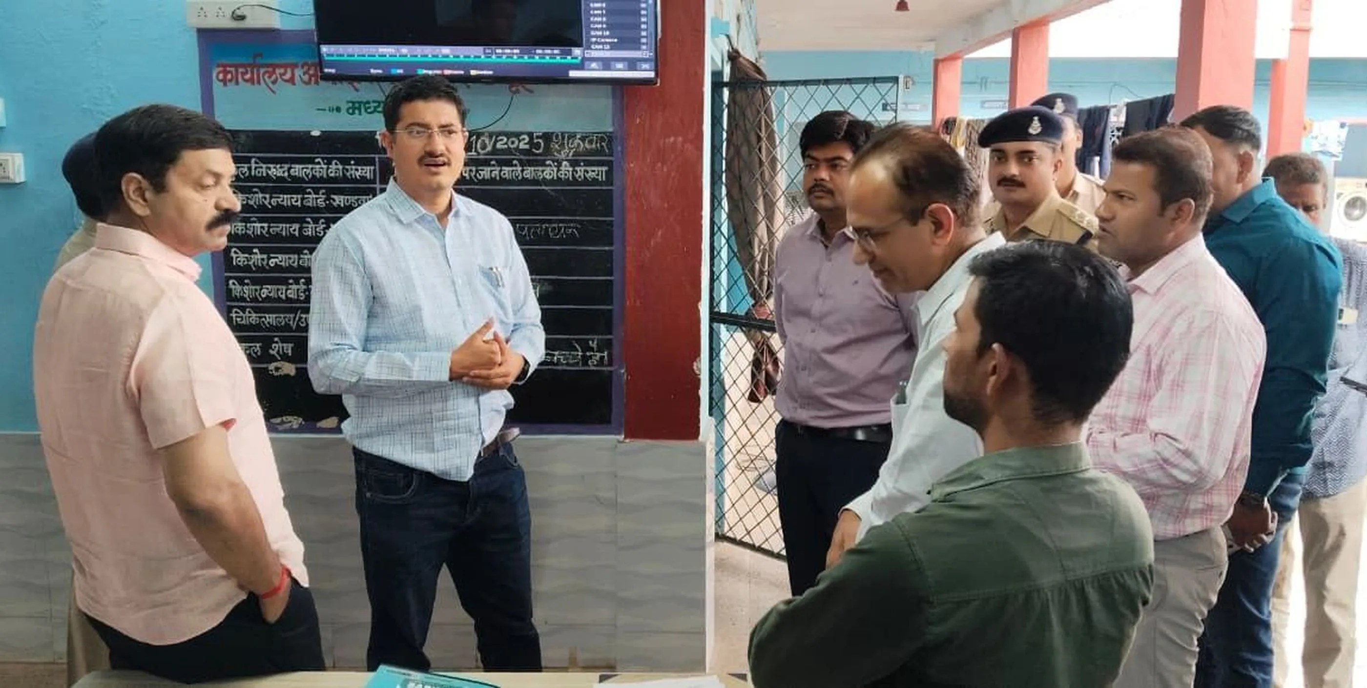 बाल संप्रेषण गृह बाथरूम के बीच की दीवाल की बढ़ेगी ऊंचाई, बाउंड्रीवाल बनने तक तैनात रहेगी पुलिस