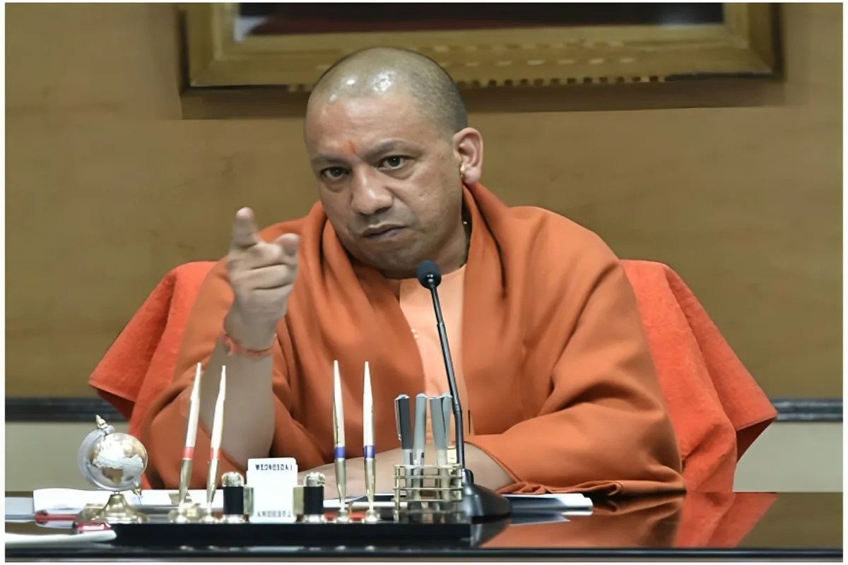 CM Yogi Action: पराली जलाने पर सीएम योगी का सख्त रुख- 2025-26 तक ‘शून्य घटनाओं’ का लक्ष्य, सैटेलाइट से होगी निगरानी