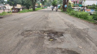 महज पांच किमी. के मार्ग तीन सौ से अधिक गढ्डे