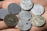 जीएसटी में राहत के बाद घटे दाम, पर चलन से बाहर सिक्का बना सिरदर्द (फोटो सोर्स : Whatsapp Group)